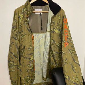 Undefeated Men UACTP Shell Running Jacket (camo)